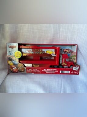 Disney Pixar Cars Mack Mini Racers Hauler Trailer Semi Lighting McQueen 1:87 NEW